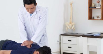chiropractor-adjusting-spine